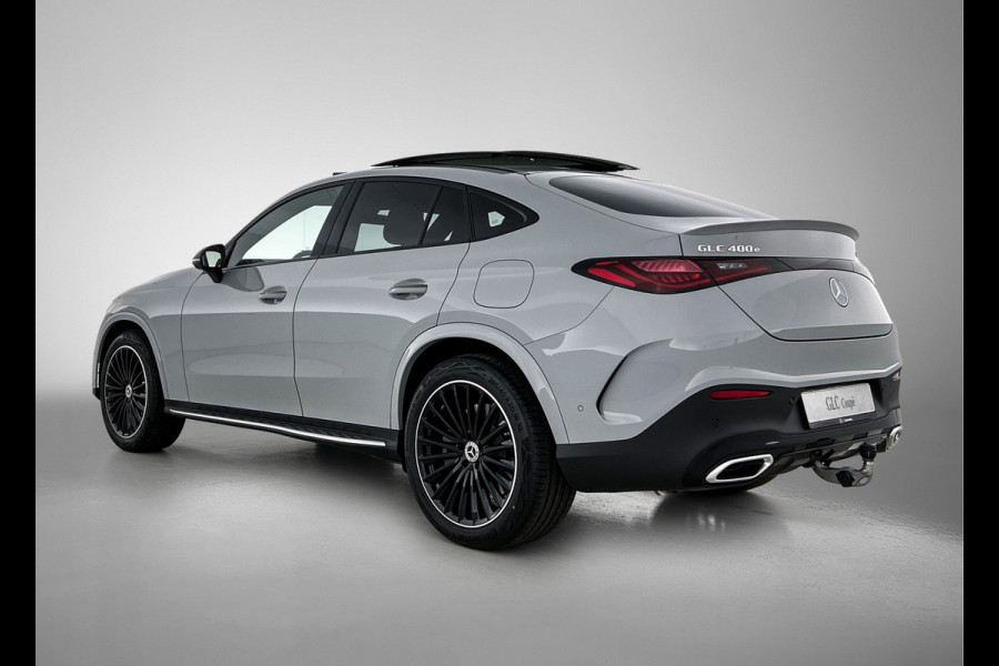 Mercedes-Benz GLC Coupé 400e 4MATIC Business Solution AMG | Premium Plus | Winterpakket | Techniekpakket | Nightpakket | Rijassistentiepakket Plus | Trekhaak | AMG spoiler | Panoramaschuifdak | Treeplanken in aluminiumlook | Middenconsole metaalstructuur | 20" multispaaks lichtmetalen AMG velgen |