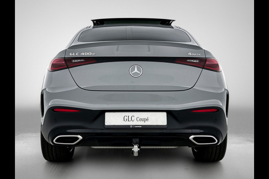 Mercedes-Benz GLC Coupé 400e 4MATIC Business Solution AMG | Premium Plus | Winterpakket | Techniekpakket | Nightpakket | Rijassistentiepakket Plus | Trekhaak | AMG spoiler | Panoramaschuifdak | Treeplanken in aluminiumlook | Middenconsole metaalstructuur | 20" multispaaks lichtmetalen AMG velgen |