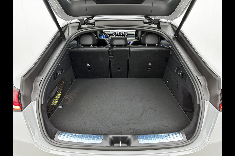 Mercedes-Benz GLC Coupé 400e 4MATIC Business Solution AMG | Premium Plus | Winterpakket | Techniekpakket | Nightpakket | Rijassistentiepakket Plus | Trekhaak | AMG spoiler | Panoramaschuifdak | Treeplanken in aluminiumlook | Middenconsole metaalstructuur | 20" multispaaks lichtmetalen AMG velgen |