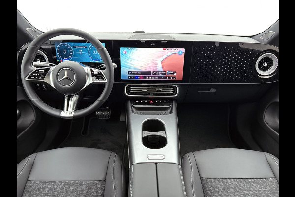 Mercedes-Benz CLA-Klasse 250+ Business Solution 85.5 kWh | Spiegelpakket | Vast panoramadak | Parkeerassistent | URBAN GUARD | 17 inch vijfspaaks LM-velgen | Stuur in leder |