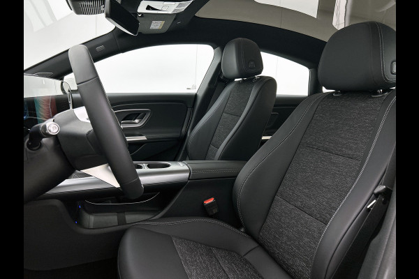 Mercedes-Benz CLA-Klasse 250+ Business Solution 85.5 kWh | Spiegelpakket | Vast panoramadak | Parkeerassistent | URBAN GUARD | 17 inch vijfspaaks LM-velgen | Stuur in leder |