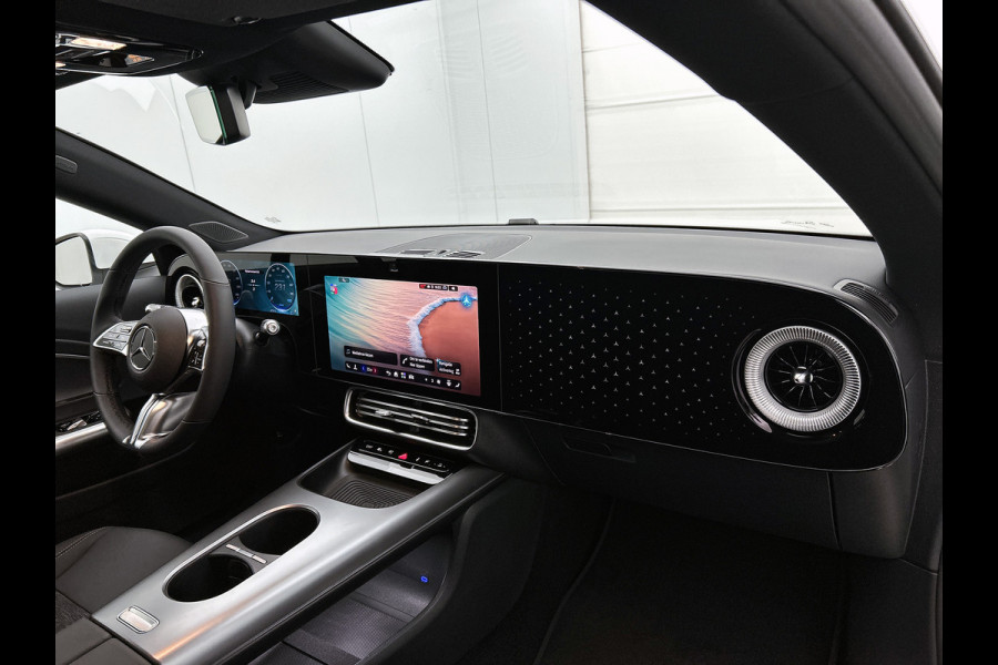 Mercedes-Benz CLA-Klasse 250+ Business Solution 85.5 kWh | Spiegelpakket | Vast panoramadak | Parkeerassistent | URBAN GUARD | 17 inch vijfspaaks LM-velgen | Stuur in leder |