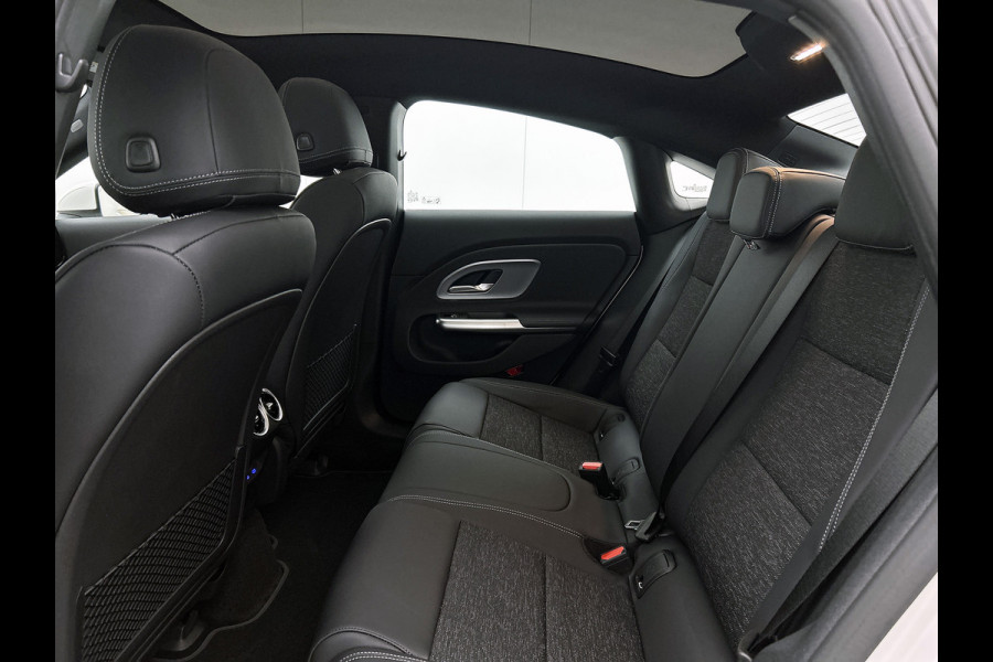 Mercedes-Benz CLA-Klasse 250+ Business Solution 85.5 kWh | Spiegelpakket | Vast panoramadak | Parkeerassistent | URBAN GUARD | 17 inch vijfspaaks LM-velgen | Stuur in leder |