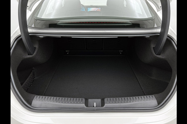 Mercedes-Benz CLA-Klasse 250+ Business Solution 85.5 kWh | Spiegelpakket | Vast panoramadak | Parkeerassistent | URBAN GUARD | 17 inch vijfspaaks LM-velgen | Stuur in leder |