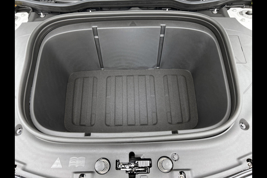 Mercedes-Benz CLA-Klasse 250+ Business Solution 85.5 kWh | Spiegelpakket | Vast panoramadak | Parkeerassistent | URBAN GUARD | 17 inch vijfspaaks LM-velgen | Stuur in leder |