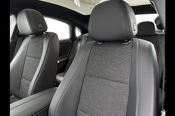 Mercedes-Benz CLA-Klasse 250+ Business Solution 85.5 kWh | Spiegelpakket | Vast panoramadak | Parkeerassistent | URBAN GUARD | 17 inch vijfspaaks LM-velgen | Stuur in leder |