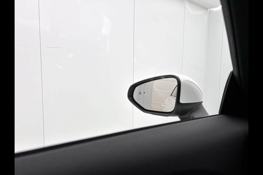 Mercedes-Benz CLA-Klasse 250+ Business Solution 85.5 kWh | Spiegelpakket | Vast panoramadak | Parkeerassistent | URBAN GUARD | 17 inch vijfspaaks LM-velgen | Stuur in leder |