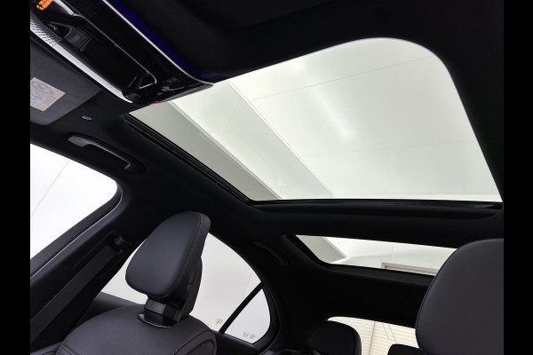 Mercedes-Benz C-Klasse 300 e Business Solution Luxury | Winterpakket | Parkeerpakket | Trekhaak | Panoramaschuifdak | Warmtewerend, donkergetint glas | GUARD 360° Plus |