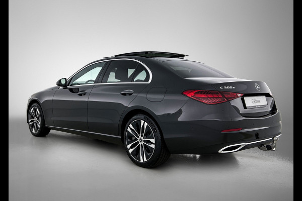 Mercedes-Benz C-Klasse 300 e Business Solution Luxury | Winterpakket | Parkeerpakket | Trekhaak | Panoramaschuifdak | Warmtewerend, donkergetint glas | GUARD 360° Plus |