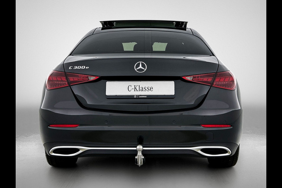 Mercedes-Benz C-Klasse 300 e Business Solution Luxury | Winterpakket | Parkeerpakket | Trekhaak | Panoramaschuifdak | Warmtewerend, donkergetint glas | GUARD 360° Plus |