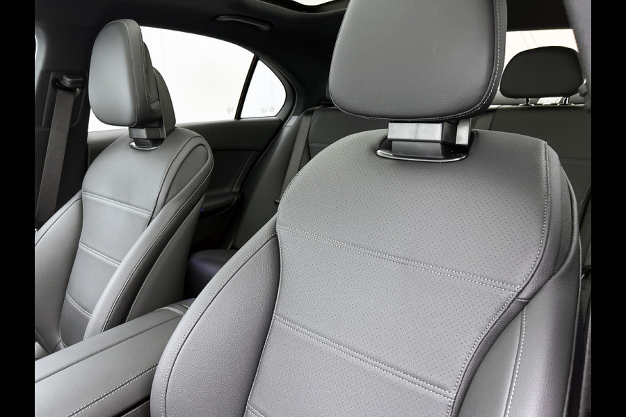 Mercedes-Benz C-Klasse 300 e Business Solution Luxury | Winterpakket | Parkeerpakket | Trekhaak | Panoramaschuifdak | Warmtewerend, donkergetint glas | GUARD 360° Plus |