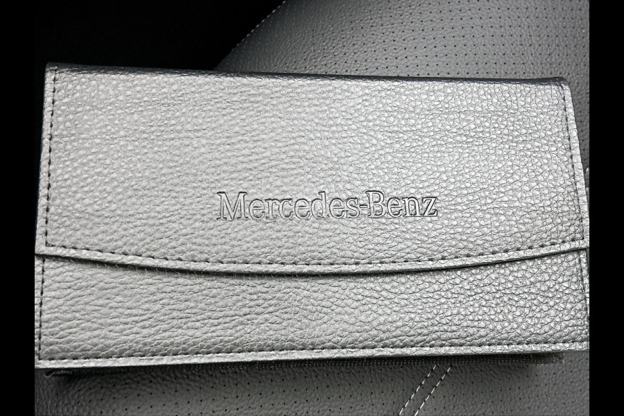 Mercedes-Benz C-Klasse 300 e Business Solution Luxury | Winterpakket | Parkeerpakket | Trekhaak | Panoramaschuifdak | Warmtewerend, donkergetint glas | GUARD 360° Plus |
