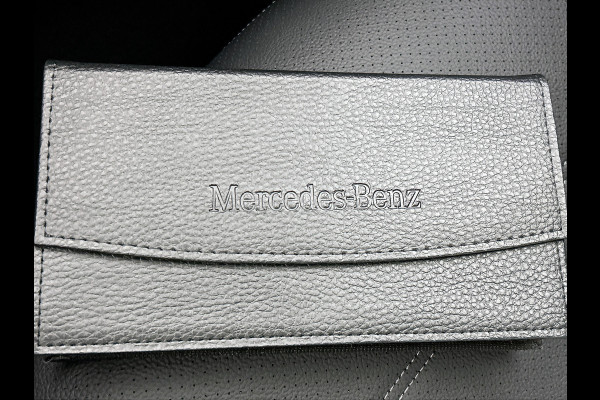 Mercedes-Benz C-Klasse 300 e Business Solution Luxury | Winterpakket | Parkeerpakket | Trekhaak | Panoramaschuifdak | Warmtewerend, donkergetint glas | GUARD 360° Plus |