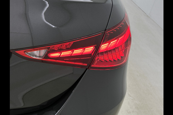 Mercedes-Benz C-Klasse 300 e Business Solution Luxury | Winterpakket | Parkeerpakket | Trekhaak | Panoramaschuifdak | Warmtewerend, donkergetint glas | GUARD 360° Plus |