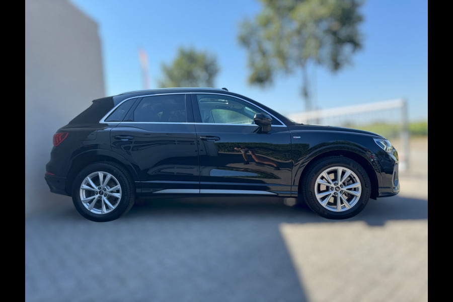 Audi Q3 45 TFSI e S edition SOH 98,13% / PANO / S-LINE / LEDER ALCANTARA / CAMERA / LED / VERWARMDE STOELEN / SPORTSTOELEN