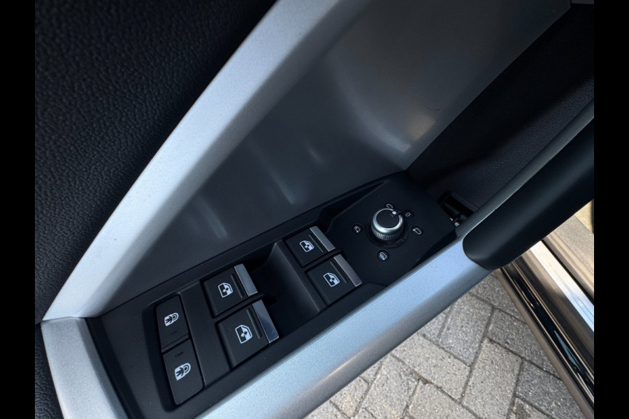 Audi Q3 45 TFSI e S edition SOH 98,13% / PANO / S-LINE / LEDER ALCANTARA / CAMERA / LED / VERWARMDE STOELEN / SPORTSTOELEN