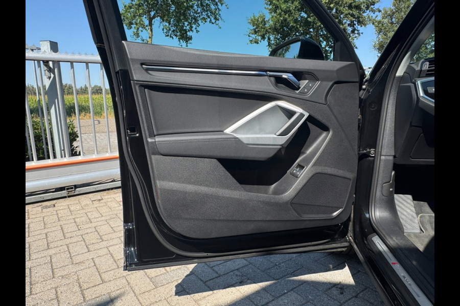 Audi Q3 45 TFSI e S edition SOH 98,13% / PANO / S-LINE / LEDER ALCANTARA / CAMERA / LED / VERWARMDE STOELEN / SPORTSTOELEN