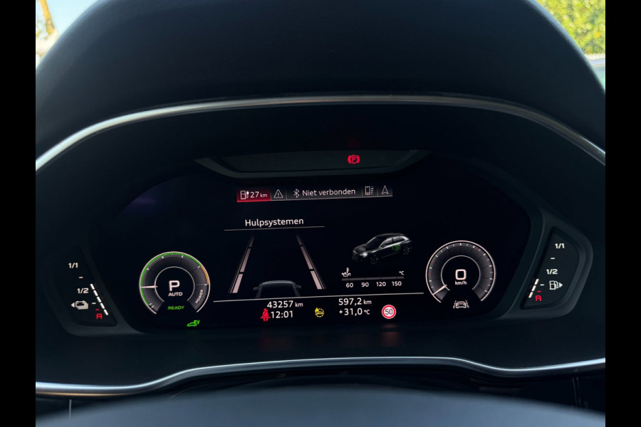 Audi Q3 45 TFSI e S edition SOH 98,13% / PANO / S-LINE / LEDER ALCANTARA / CAMERA / LED / VERWARMDE STOELEN / SPORTSTOELEN
