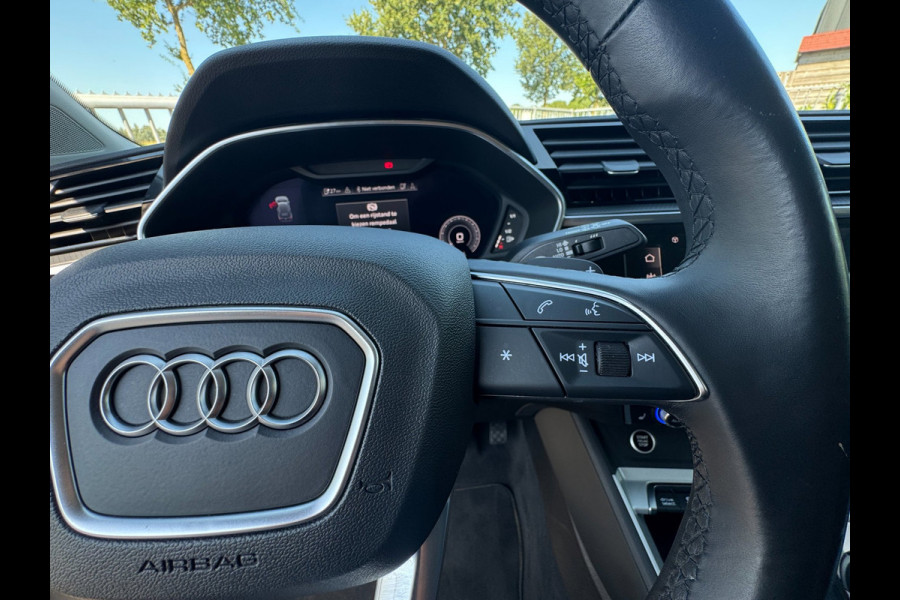 Audi Q3 45 TFSI e S edition SOH 98,13% / PANO / S-LINE / LEDER ALCANTARA / CAMERA / LED / VERWARMDE STOELEN / SPORTSTOELEN