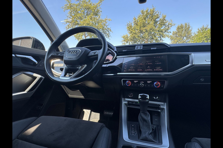 Audi Q3 45 TFSI e S edition SOH 98,13% / PANO / S-LINE / LEDER ALCANTARA / CAMERA / LED / VERWARMDE STOELEN / SPORTSTOELEN