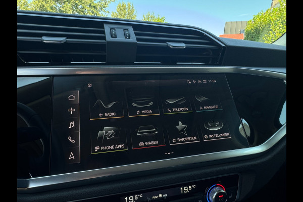 Audi Q3 45 TFSI e S edition SOH 98,13% / PANO / S-LINE / LEDER ALCANTARA / CAMERA / LED / VERWARMDE STOELEN / SPORTSTOELEN