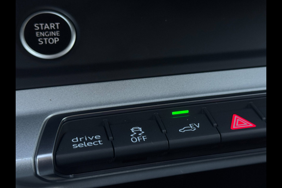 Audi Q3 45 TFSI e S edition SOH 98,13% / PANO / S-LINE / LEDER ALCANTARA / CAMERA / LED / VERWARMDE STOELEN / SPORTSTOELEN