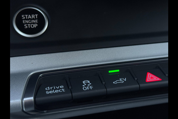 Audi Q3 45 TFSI e S edition SOH 98,13% / PANO / S-LINE / LEDER ALCANTARA / CAMERA / LED / VERWARMDE STOELEN / SPORTSTOELEN
