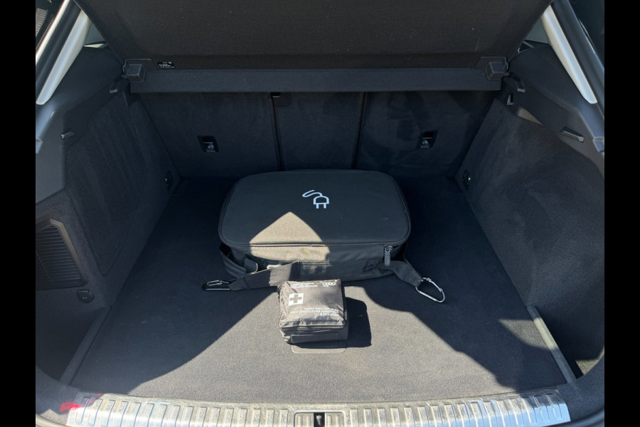 Audi Q3 45 TFSI e S edition SOH 98,13% / PANO / S-LINE / LEDER ALCANTARA / CAMERA / LED / VERWARMDE STOELEN / SPORTSTOELEN
