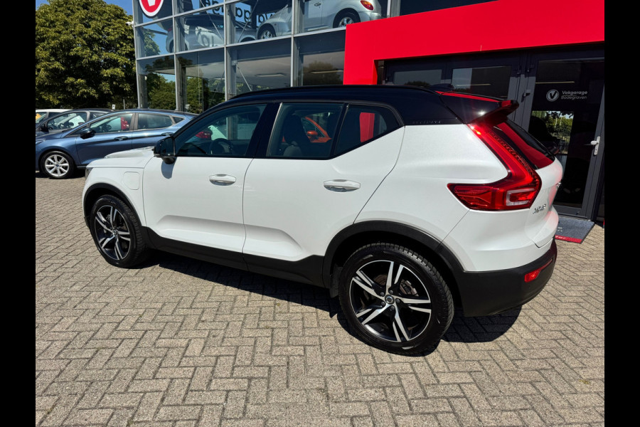 Volvo XC40 1.5 T4 Recharge R-Design Expression|Zwart dak|NL-auto|Elektr. stoelen met Memory|SOH 90%