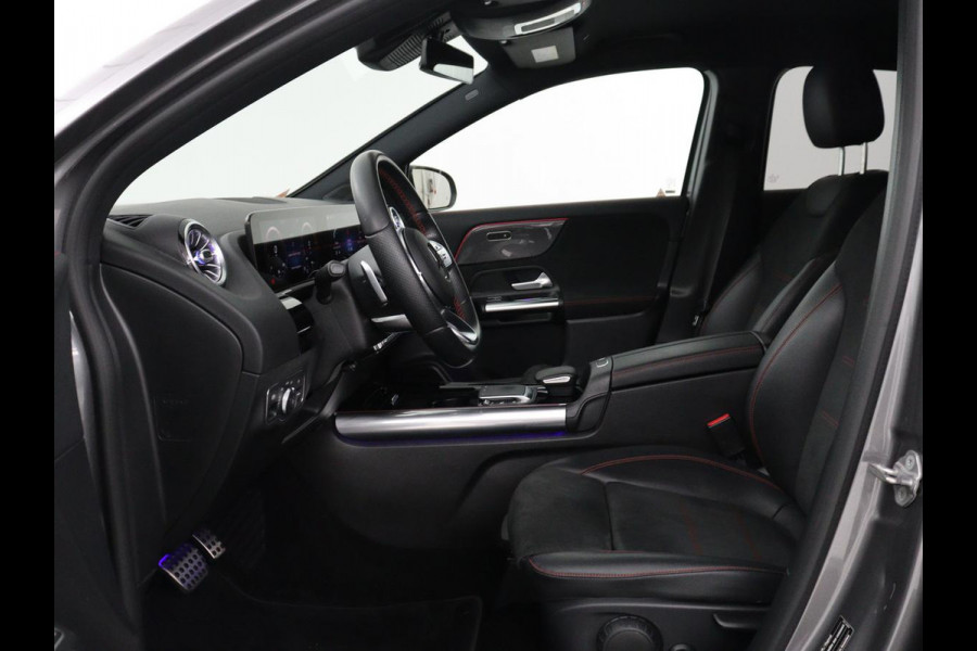 Mercedes-Benz GLA 250 e Business Solution AMG Limited | SOH 95,2% | Leder/alcantara | Stoelverwarming | Carplay | Sfeerverlichting | Cruise control | Camera | Park assist | Trekhaak
