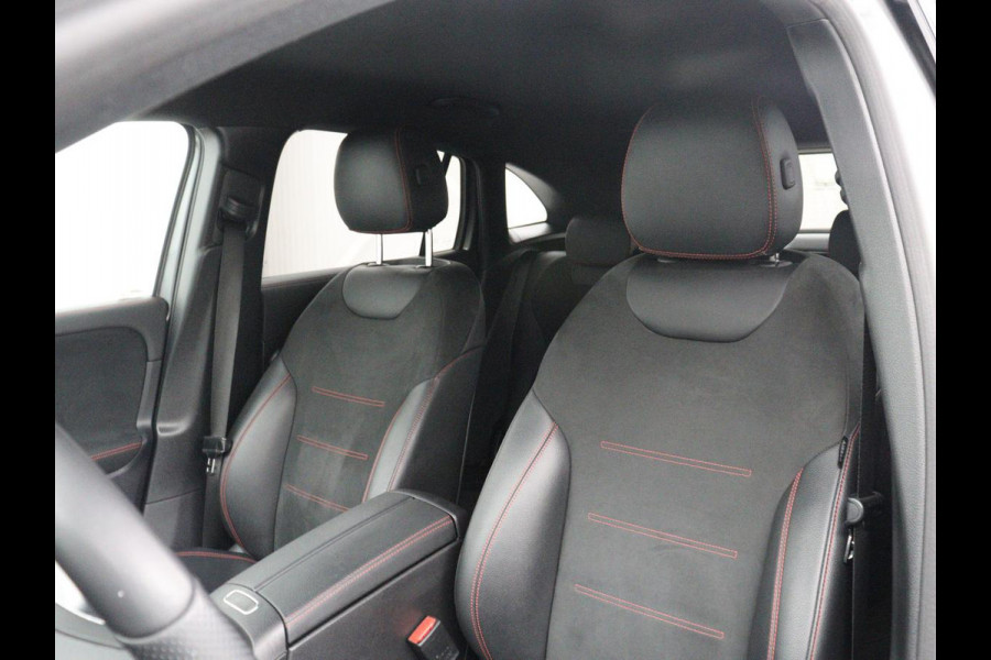Mercedes-Benz GLA 250 e Business Solution AMG Limited | SOH 95,2% | Leder/alcantara | Stoelverwarming | Carplay | Sfeerverlichting | Cruise control | Camera | Park assist | Trekhaak