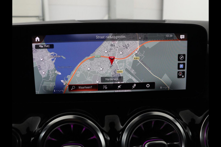 Mercedes-Benz GLA 250 e Business Solution AMG Limited | SOH 95,2% | Leder/alcantara | Stoelverwarming | Carplay | Sfeerverlichting | Cruise control | Camera | Park assist | Trekhaak