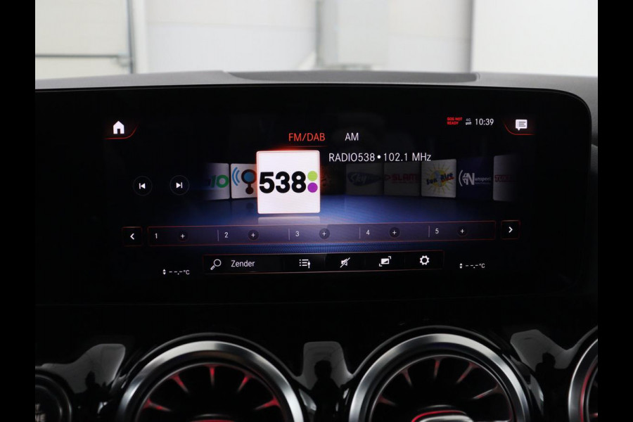 Mercedes-Benz GLA 250 e Business Solution AMG Limited | SOH 95,2% | Leder/alcantara | Stoelverwarming | Carplay | Sfeerverlichting | Cruise control | Camera | Park assist | Trekhaak