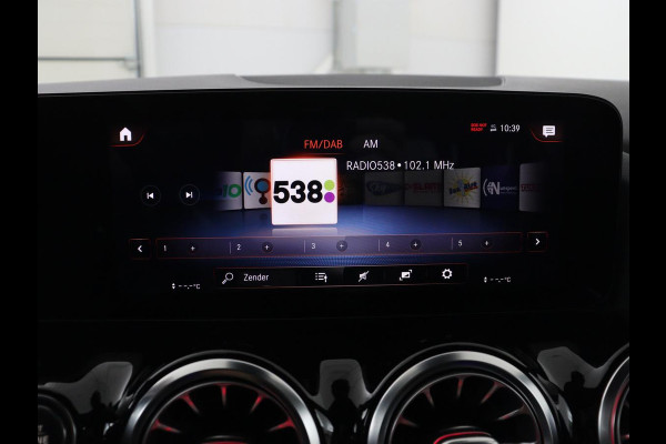 Mercedes-Benz GLA 250 e Business Solution AMG Limited | SOH 95,2% | Leder/alcantara | Stoelverwarming | Carplay | Sfeerverlichting | Cruise control | Camera | Park assist | Trekhaak