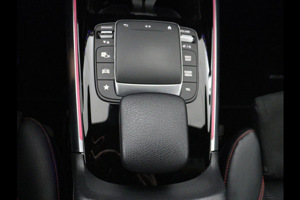 Mercedes-Benz GLA 250 e Business Solution AMG Limited | SOH 95,2% | Leder/alcantara | Stoelverwarming | Carplay | Sfeerverlichting | Cruise control | Camera | Park assist | Trekhaak