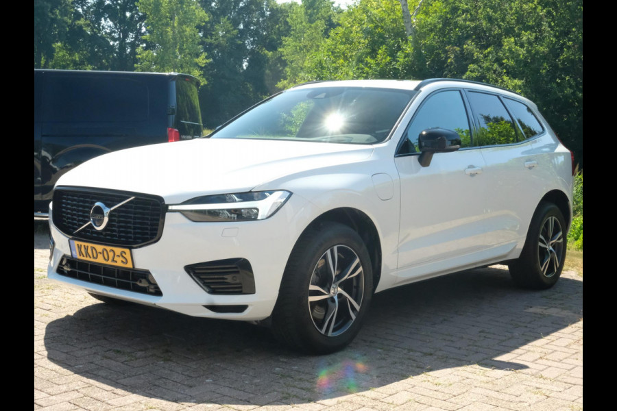 Volvo XC60 2.0 T6 Plug-in hybrid AWD R-Design 340 PK | Panoramadak | Standkachel | Harman Kardon audio | Stoelverwarming / koeling