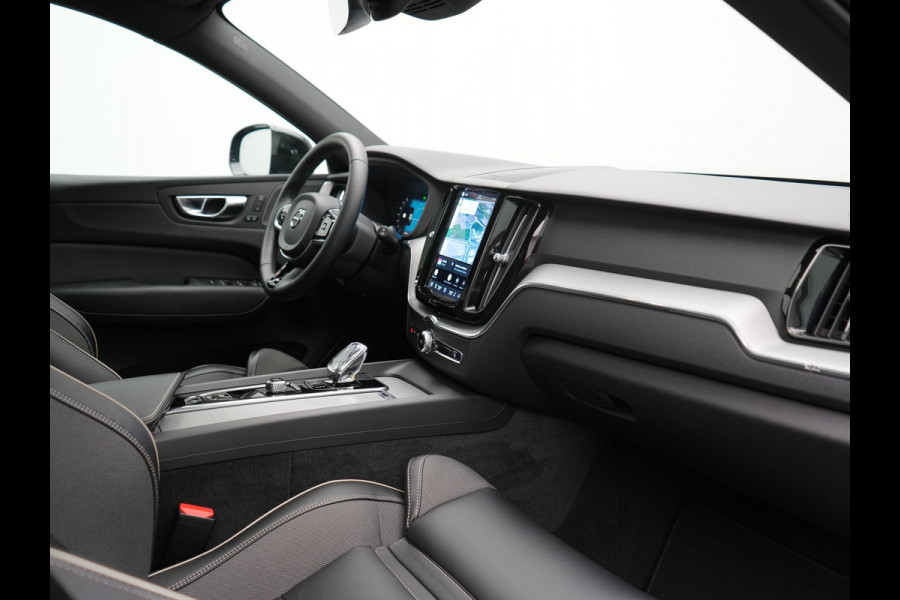 Volvo XC60 T6 AWD Plus Dark LONG RANGE PHEV 350pk | Trekhaak Af Fabriek | Panodak | Adaptive Cruise | 360 Camera | Harman / Kardon | Lederen Sportstoelen Memory & Verwarmd | Blis | Keyless | Google Assistent | Apple Carplay | Stuur Verwarmd  | 20"L.M | Plug In Hybrid |
