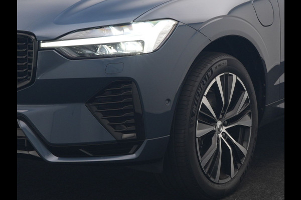 Volvo XC60 T6 AWD Plus Dark LONG RANGE PHEV 350pk | Trekhaak Af Fabriek | Panodak | Adaptive Cruise | 360 Camera | Harman / Kardon | Lederen Sportstoelen Memory & Verwarmd | Blis | Keyless | Google Assistent | Apple Carplay | Stuur Verwarmd  | 20"L.M | Plug In Hybrid |