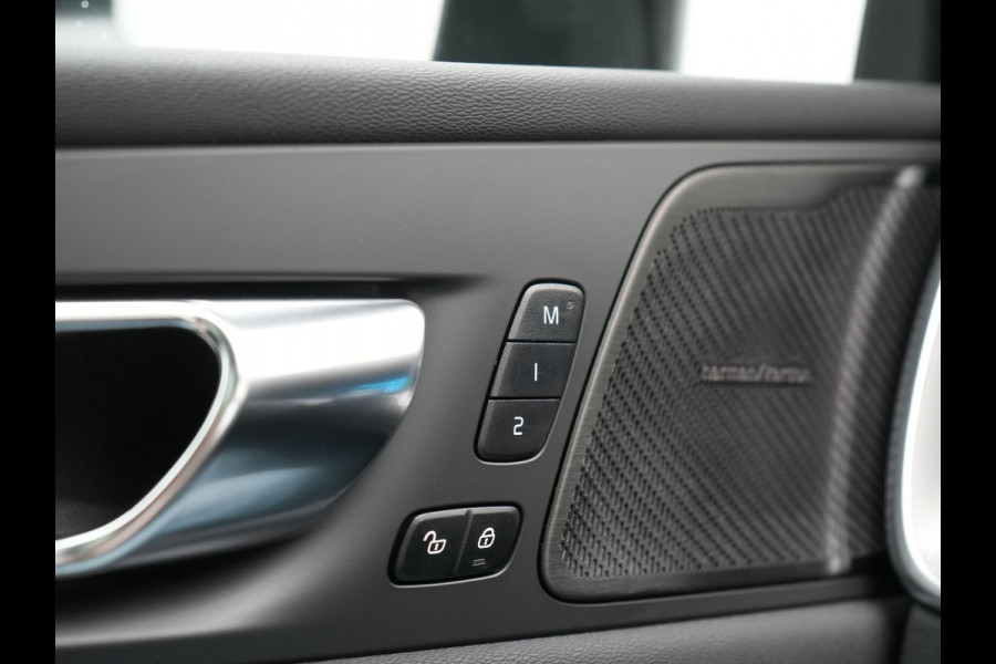 Volvo XC60 T6 AWD Plus Dark LONG RANGE PHEV 350pk | Trekhaak Af Fabriek | Panodak | Adaptive Cruise | 360 Camera | Harman / Kardon | Lederen Sportstoelen Memory & Verwarmd | Blis | Keyless | Google Assistent | Apple Carplay | Stuur Verwarmd  | 20"L.M | Plug In Hybrid |