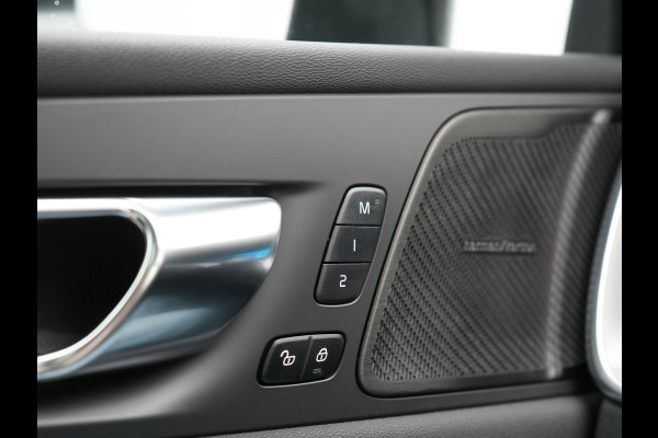 Volvo XC60 T6 AWD Plus Dark LONG RANGE PHEV 350pk | Trekhaak Af Fabriek | Panodak | Adaptive Cruise | 360 Camera | Harman / Kardon | Lederen Sportstoelen Memory & Verwarmd | Blis | Keyless | Google Assistent | Apple Carplay | Stuur Verwarmd  | 20"L.M | Plug In Hybrid |