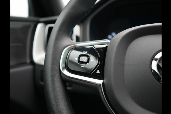 Volvo XC60 T6 AWD Plus Dark LONG RANGE PHEV 350pk | Trekhaak Af Fabriek | Panodak | Adaptive Cruise | 360 Camera | Harman / Kardon | Lederen Sportstoelen Memory & Verwarmd | Blis | Keyless | Google Assistent | Apple Carplay | Stuur Verwarmd  | 20"L.M | Plug In Hybrid |