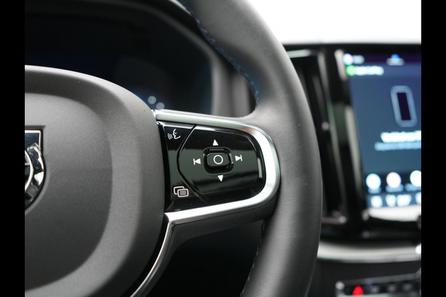 Volvo XC60 T6 AWD Plus Dark LONG RANGE PHEV 350pk | Trekhaak Af Fabriek | Panodak | Adaptive Cruise | 360 Camera | Harman / Kardon | Lederen Sportstoelen Memory & Verwarmd | Blis | Keyless | Google Assistent | Apple Carplay | Stuur Verwarmd  | 20"L.M | Plug In Hybrid |