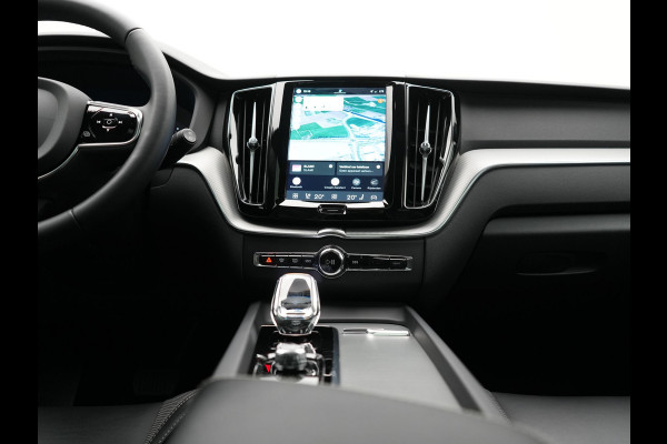 Volvo XC60 T6 AWD Plus Dark LONG RANGE PHEV 350pk | Trekhaak Af Fabriek | Panodak | Adaptive Cruise | 360 Camera | Harman / Kardon | Lederen Sportstoelen Memory & Verwarmd | Blis | Keyless | Google Assistent | Apple Carplay | Stuur Verwarmd  | 20"L.M | Plug In Hybrid |