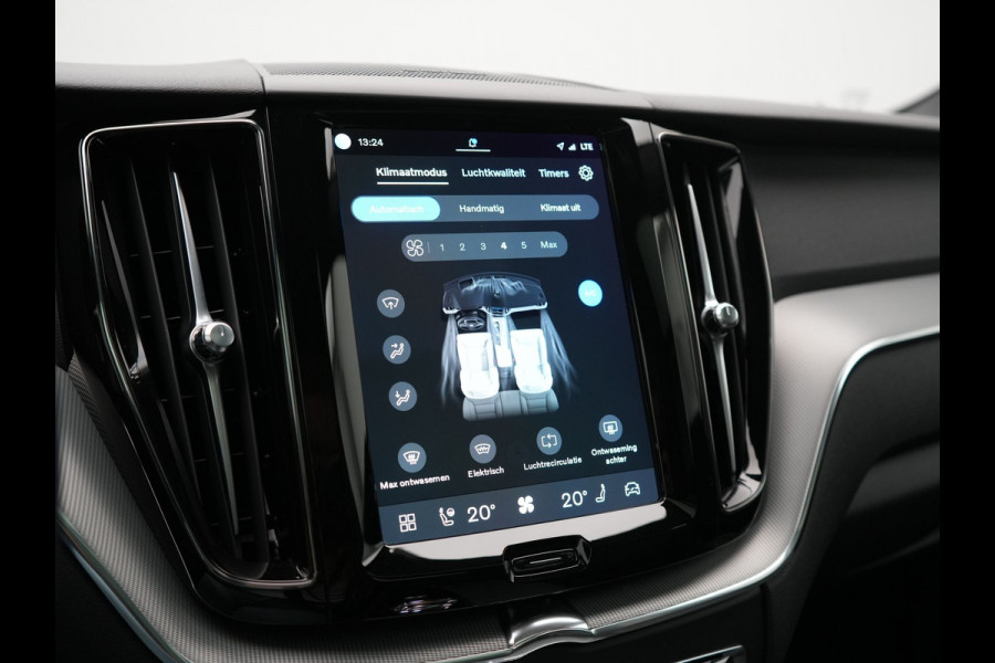 Volvo XC60 T6 AWD Plus Dark LONG RANGE PHEV 350pk | Trekhaak Af Fabriek | Panodak | Adaptive Cruise | 360 Camera | Harman / Kardon | Lederen Sportstoelen Memory & Verwarmd | Blis | Keyless | Google Assistent | Apple Carplay | Stuur Verwarmd  | 20"L.M | Plug In Hybrid |