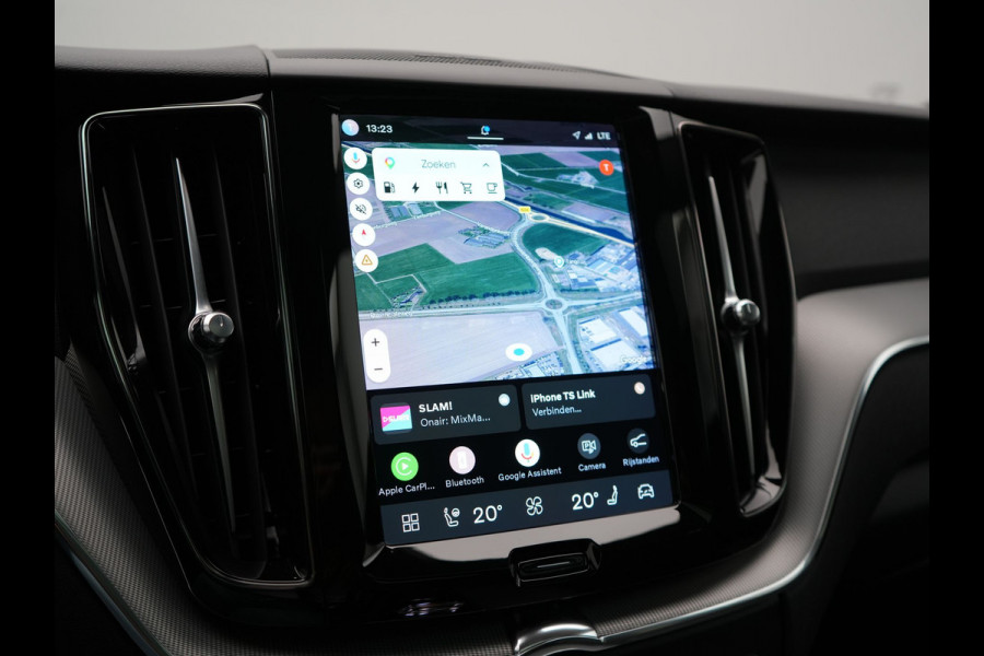 Volvo XC60 T6 AWD Plus Dark LONG RANGE PHEV 350pk | Trekhaak Af Fabriek | Panodak | Adaptive Cruise | 360 Camera | Harman / Kardon | Lederen Sportstoelen Memory & Verwarmd | Blis | Keyless | Google Assistent | Apple Carplay | Stuur Verwarmd  | 20"L.M | Plug In Hybrid |
