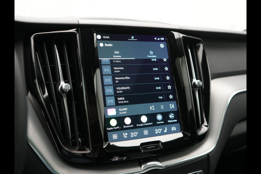 Volvo XC60 T6 AWD Plus Dark LONG RANGE PHEV 350pk | Trekhaak Af Fabriek | Panodak | Adaptive Cruise | 360 Camera | Harman / Kardon | Lederen Sportstoelen Memory & Verwarmd | Blis | Keyless | Google Assistent | Apple Carplay | Stuur Verwarmd  | 20"L.M | Plug In Hybrid |