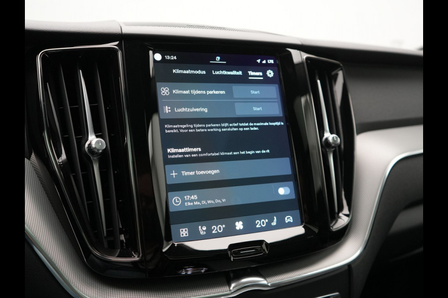 Volvo XC60 T6 AWD Plus Dark LONG RANGE PHEV 350pk | Trekhaak Af Fabriek | Panodak | Adaptive Cruise | 360 Camera | Harman / Kardon | Lederen Sportstoelen Memory & Verwarmd | Blis | Keyless | Google Assistent | Apple Carplay | Stuur Verwarmd  | 20"L.M | Plug In Hybrid |