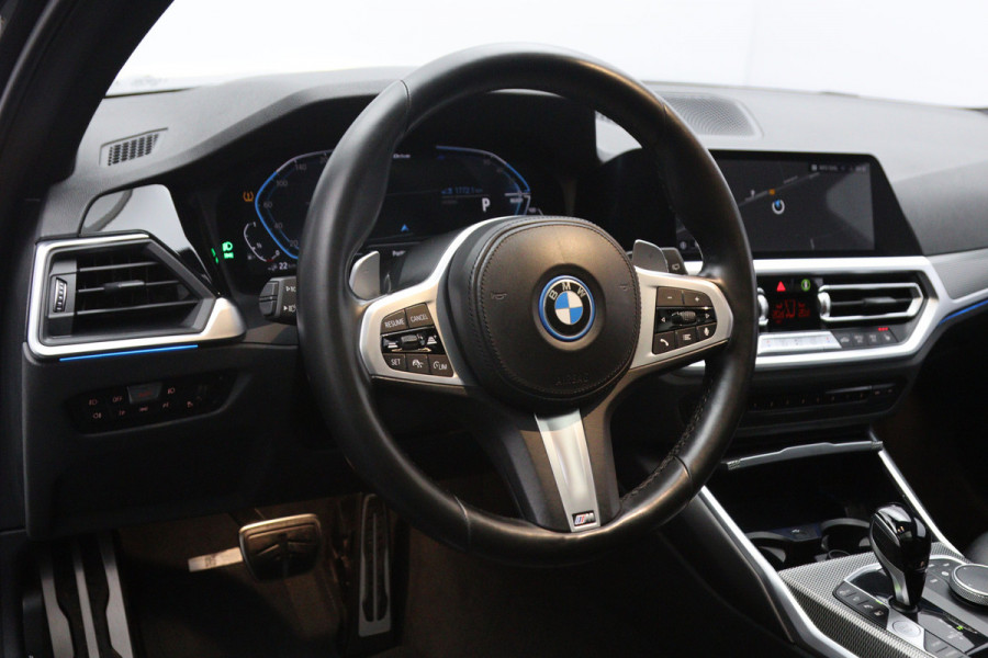 BMW 3 Serie Touring 330e 293 PK High Executive M-Sport PHEV, Panoramadak, Adap. Cruise Control, Carplay, 360 Camera