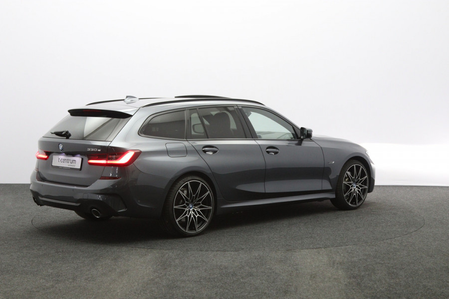 BMW 3 Serie Touring 330e 293 PK High Executive M-Sport PHEV, Panoramadak, Adap. Cruise Control, Carplay, 360 Camera
