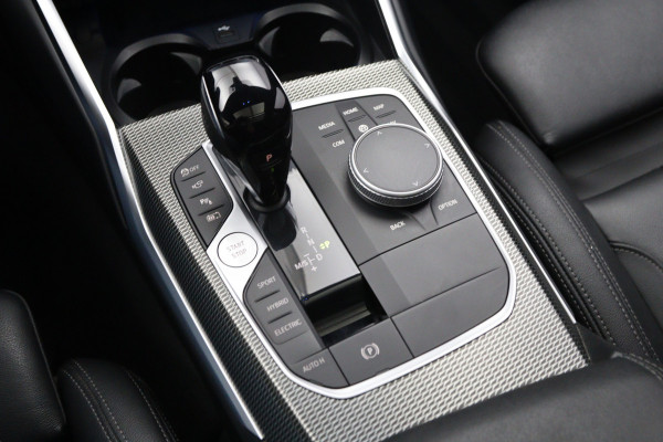 BMW 3 Serie Touring 330e 293 PK High Executive M-Sport PHEV, Panoramadak, Adap. Cruise Control, Carplay, 360 Camera